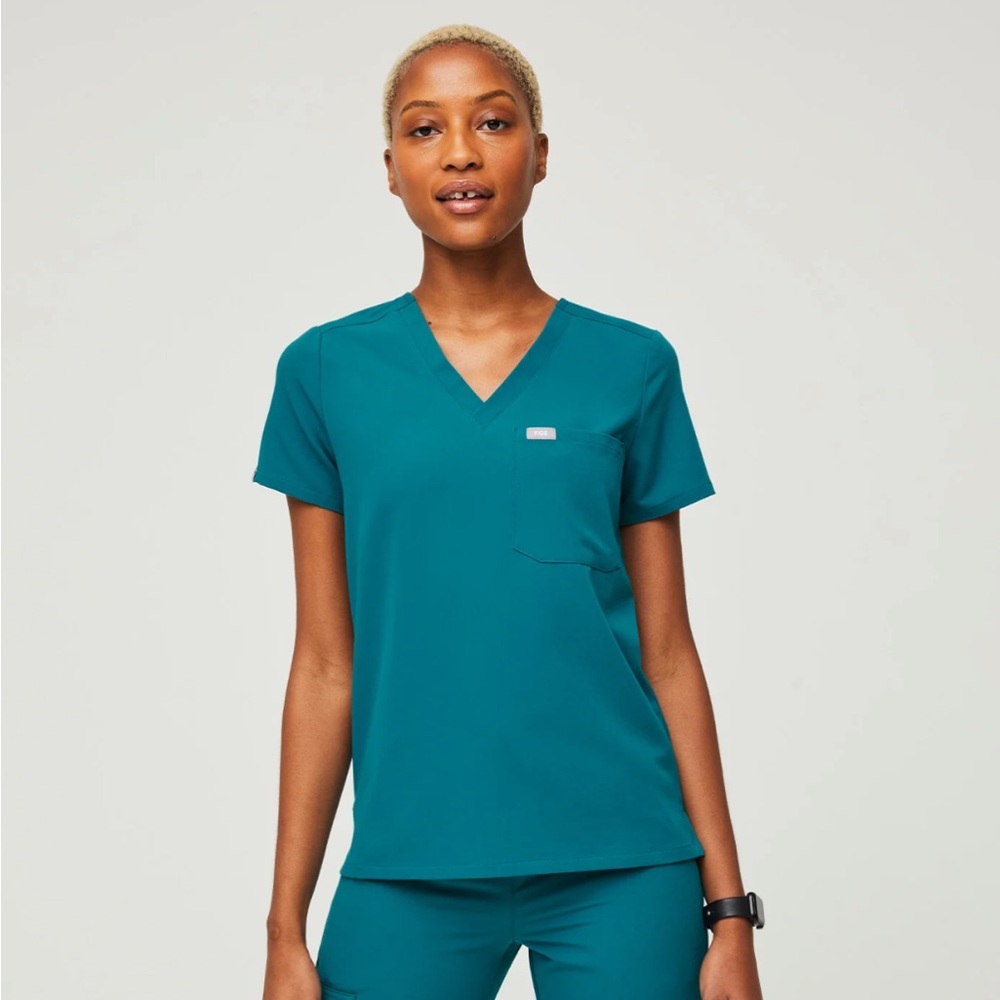 FIGS XS Pacific Blue Catarina™ - One-Pocket Scrub Top